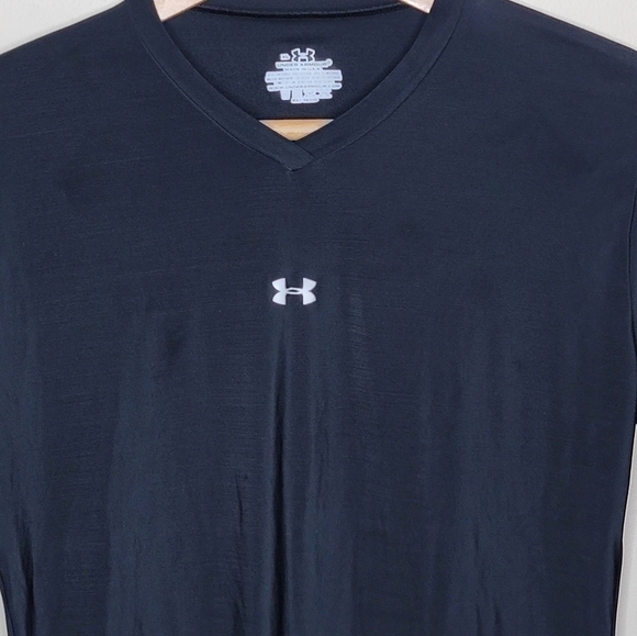 Under Armour | Fitted Black Long Sleeve Wicking Tee Size boys XL - Picture 2 of 5